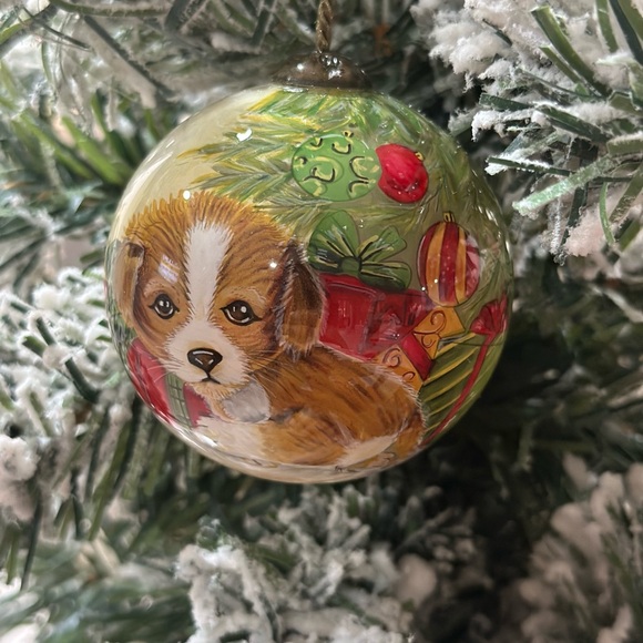 Ne’ Qwa Art Hand-Painted Christmas Ornament with Puppy Design Santa Loves me - Picture 3 of 6